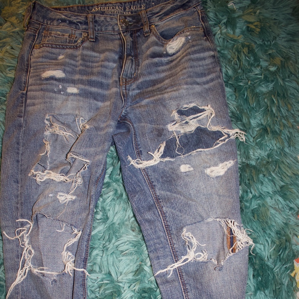 AMERICAN EAGLE TOMGIRL ripped jeans!